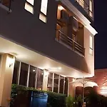 Grand Pinnacle Hotel
