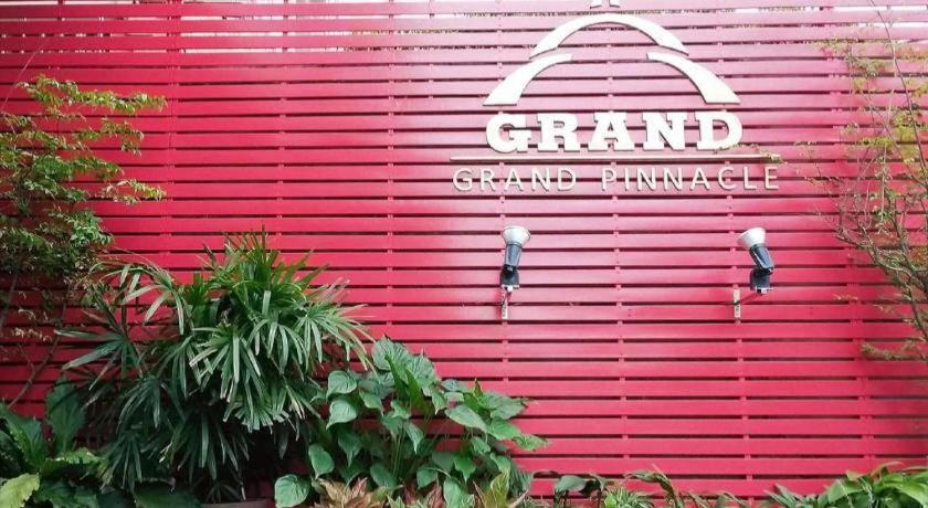 Hotel Grand Pinnacle
