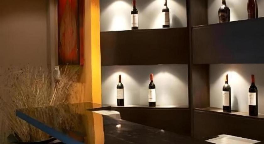 Grand Pinnacle Hotel 3*