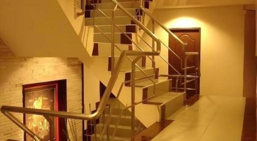 Grand Pinnacle Hotel 3*